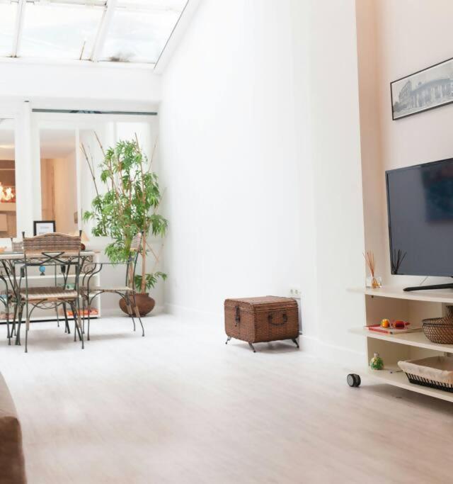 Duplex Center Parking Netflix Amazon Video Seville