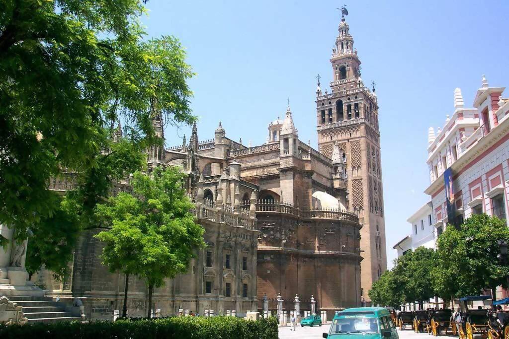 Duplex Center Parking Netflix Amazon Video * Seville