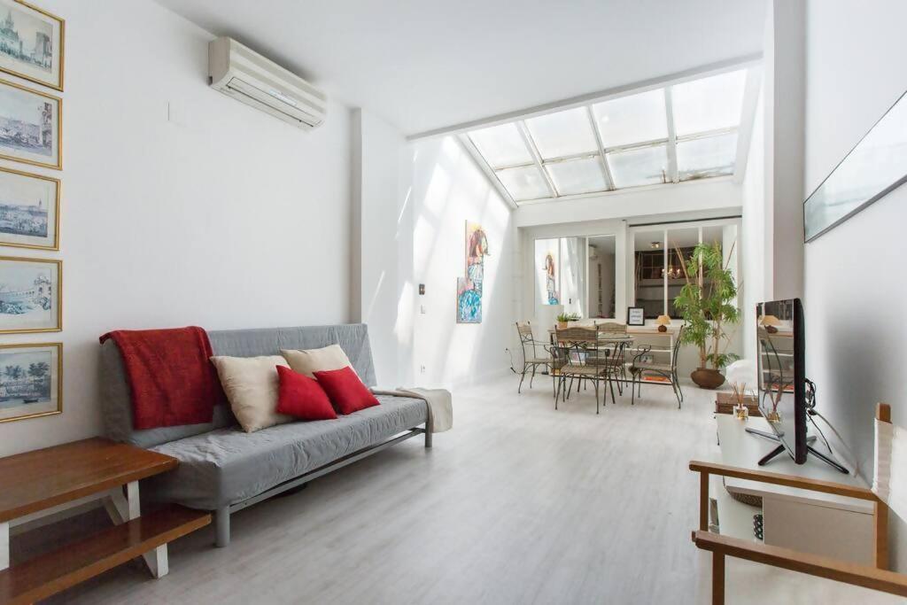 Duplex Center Parking Netflix Amazon Video * Seville